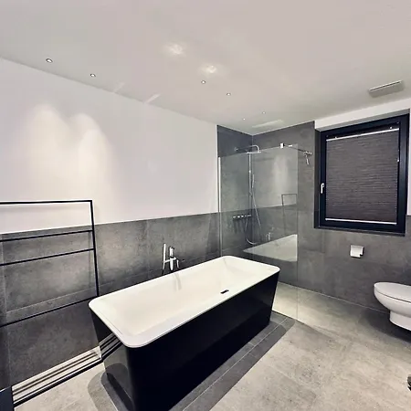 Hollywood Dream Penthouse & Mit Privater Sauna Nahe Ischgl Apartman