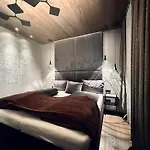 Hollywood Dream Penthouse & Mit Privater Sauna Nahe Ischgl Appartement *